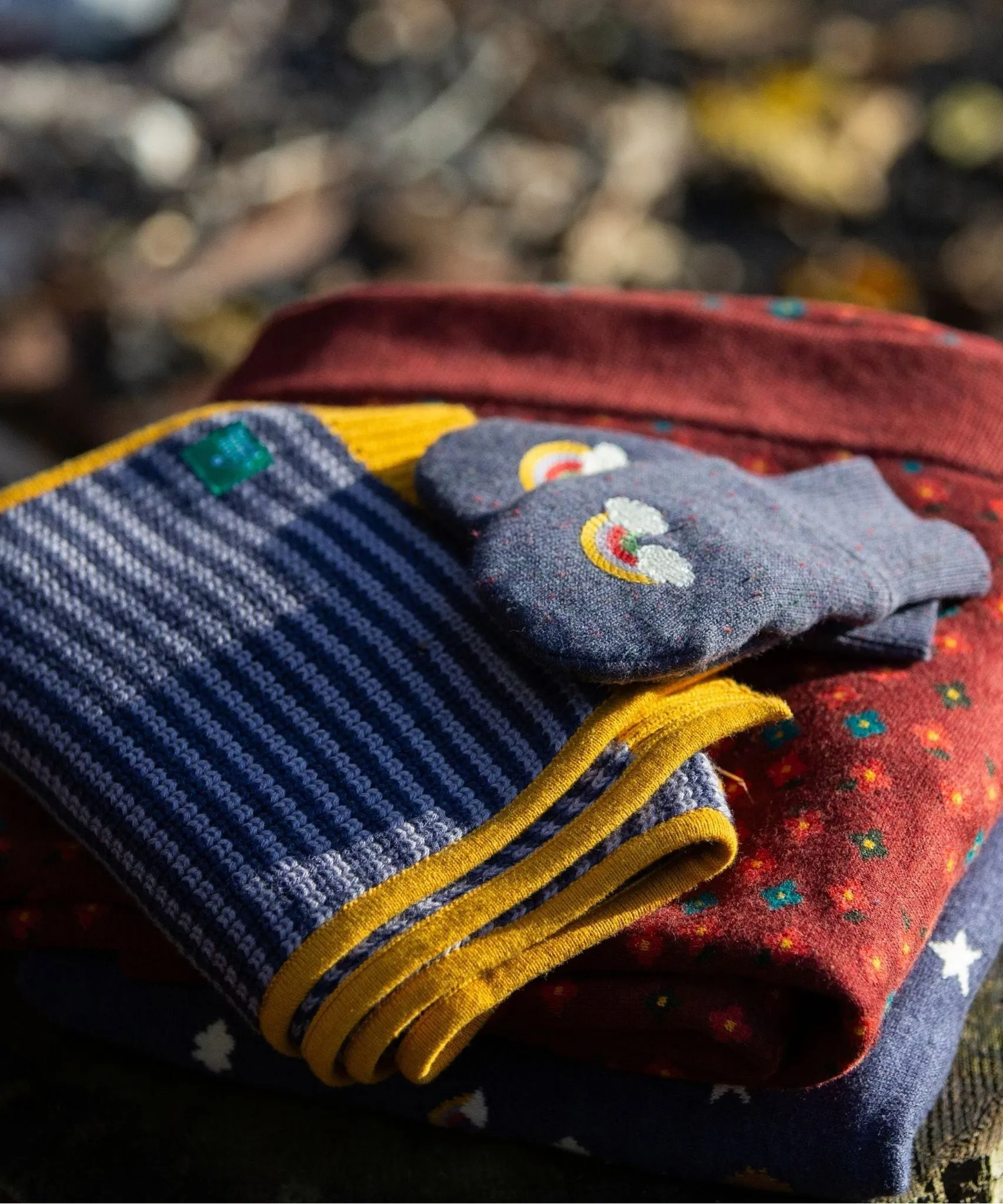 Cozy LGR Dreamy Blue Embroidered Knit Mittens - Perfect for Winter Warmth